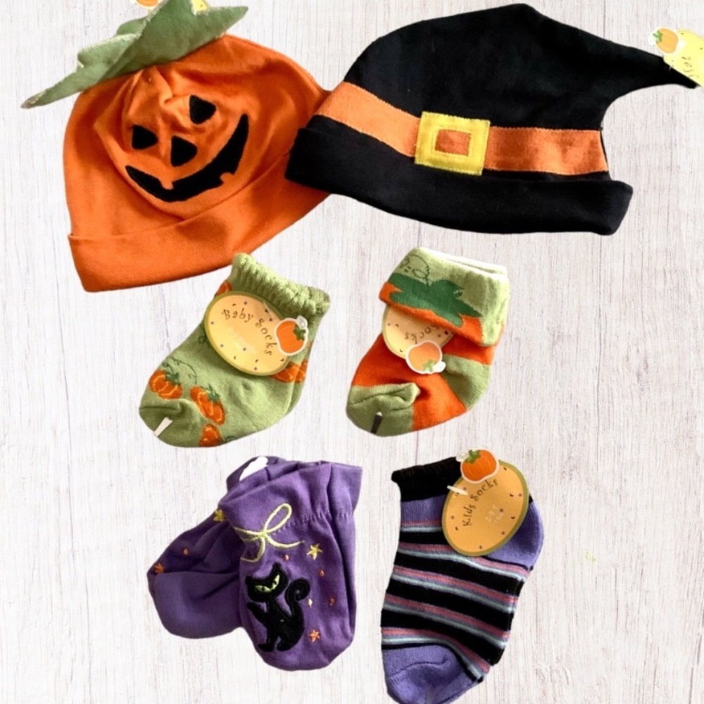 Baby Halloween accessories- hats, socks and mittens pumpkin/witch